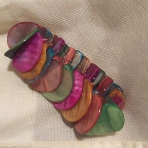Mother-of-Pearl Colored Seashell stretch Bracelet